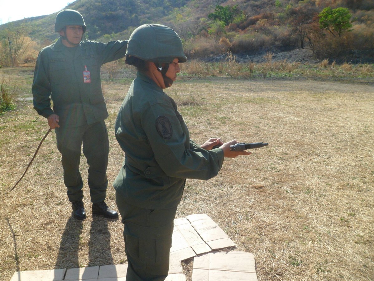 circulomilmcy's tweet photo. En el Marco del Ejercicio de #AcciónDefensivaMultidimensionalIndependencia2018 El Personal Militar del @circulomilmcy participa activamente en practicas de tiro desde el Polígono La Floresta #IndependenciaONada #CirculoActivo @REDI_Central @ZODI_Aragua @CirculoMilFANB https://t.co/XfiKNs64Xn