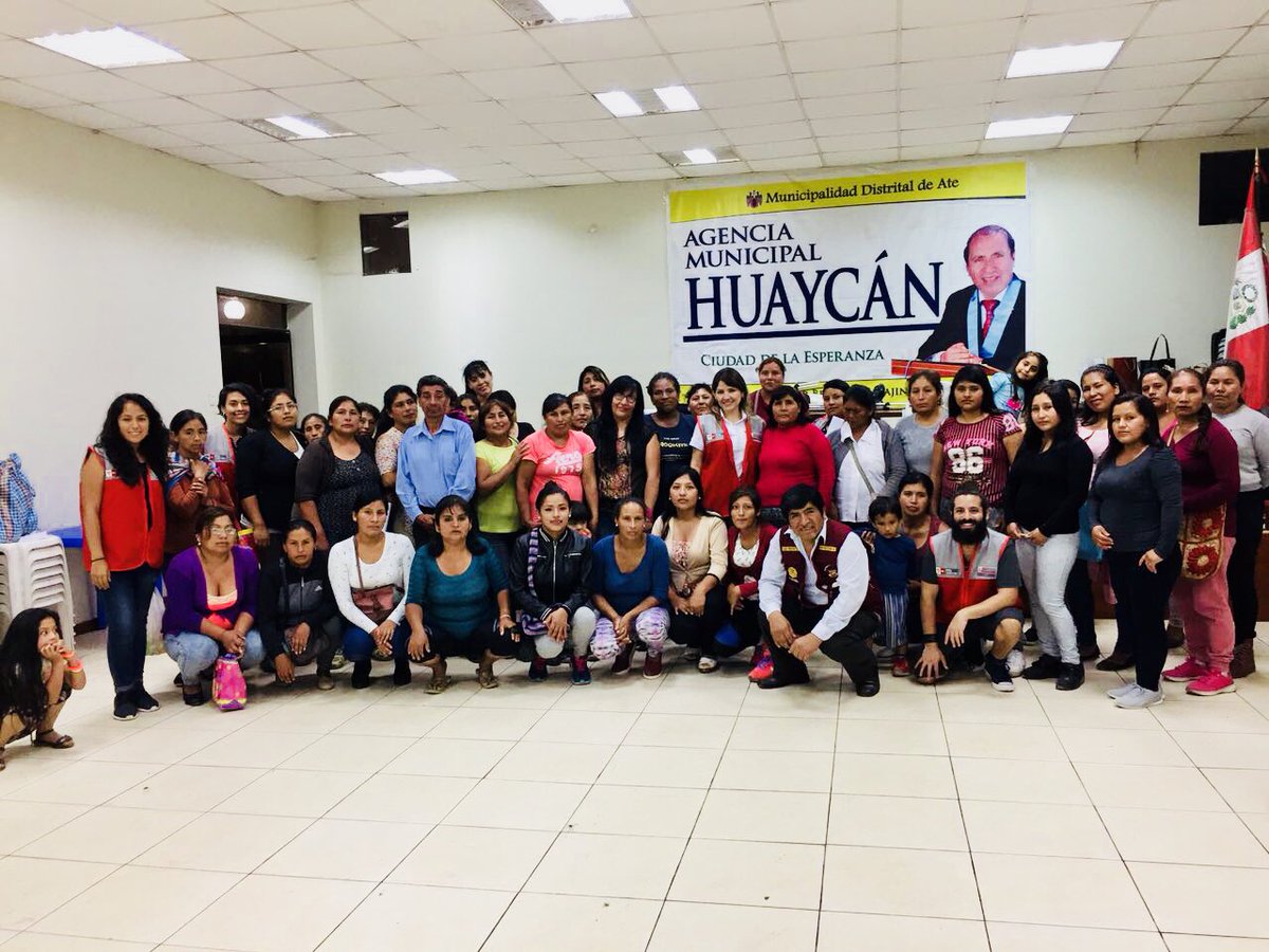 ResponsablePer1's tweet image. #PerúResponsable estuvo en Huaycan! Taller de habilidades blandas para mujeres. Gracias a coach teatrales que se suman a la #RSE