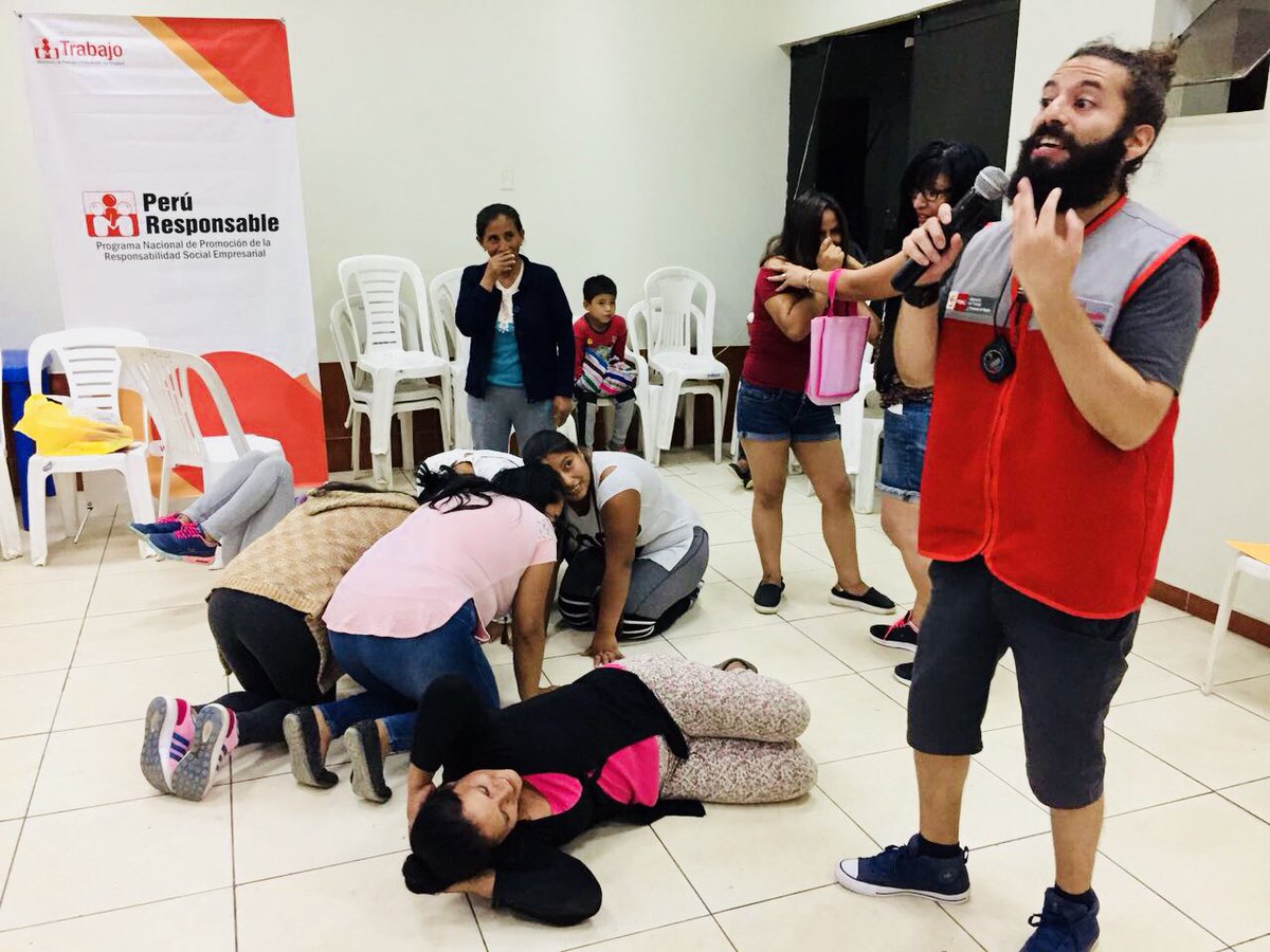 ResponsablePer1's tweet image. #PerúResponsable estuvo en Huaycan! Taller de habilidades blandas para mujeres. Gracias a coach teatrales que se suman a la #RSE