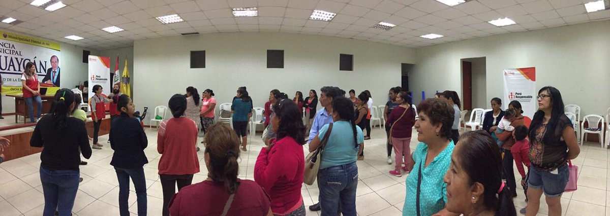 ResponsablePer1's tweet image. #PerúResponsable estuvo en Huaycan! Taller de habilidades blandas para mujeres. Gracias a coach teatrales que se suman a la #RSE