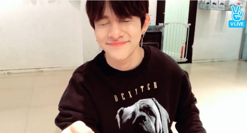 kimSamuel_Pics's tweet image. Samuel on V LIVE ♥ Never forget his cutie dogs *-*
#김사무엘 #KIMSAMUEL #SAMUEL #SIXTEEN #PUNCH #BRAVEPUNCH  #사무엘1등  #프로듀스101시즌2  #프로듀스101 #SAMUEL_SIXTEEN #Smile #handsome