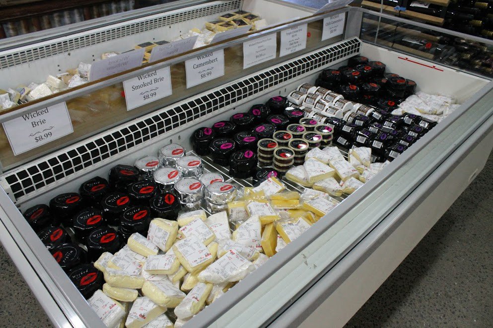 LanguageAdvance's tweet image. Say CHEESE... :) Trying these treats now at The Wicked Cheese Co.  Yum!

#languageadvance #culturalimmersion #culturalexchange #tesol #english #wanderlust #schooltravel #schoolgroup #DiscoverTasmania #TassieStyle #TAS