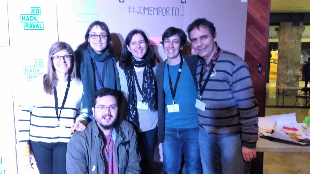 nuriabapuxan's tweet photo. #EDHackRaval #jomemporto
Actitut #edhacker
 inspiració, comunitat, aprenentatge i un bon equip! 
#Ordit_catapulta https://t.co/H5EezQAn8h