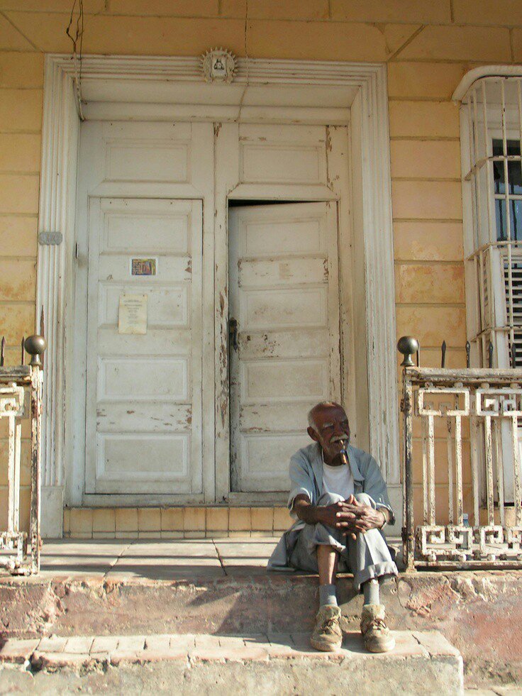 ⏩La pobreza cubana ❗❗
#CubaDemocraciaYA  no más dictadura marxista 
👉La desolación tras la mirada anciana de una Cuba cansada de la miseria 👈