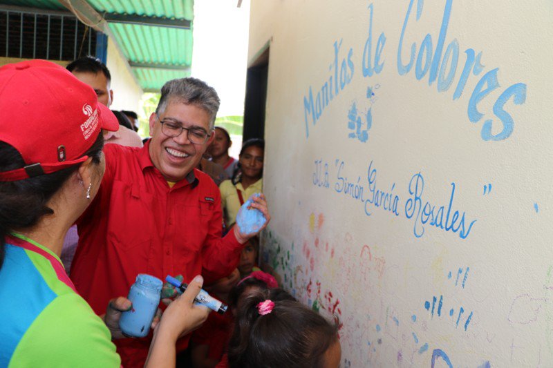 mineducacion_ve's tweet photo. Inició con éxito segunda jornada de Mantenimiento Voluntario #EstaEsMiEscuela https://t.co/vwHTYYPreX @NicolasMaduro @JauaMiranda #DefensaMultidimensional https://t.co/V5aXZZcIHf