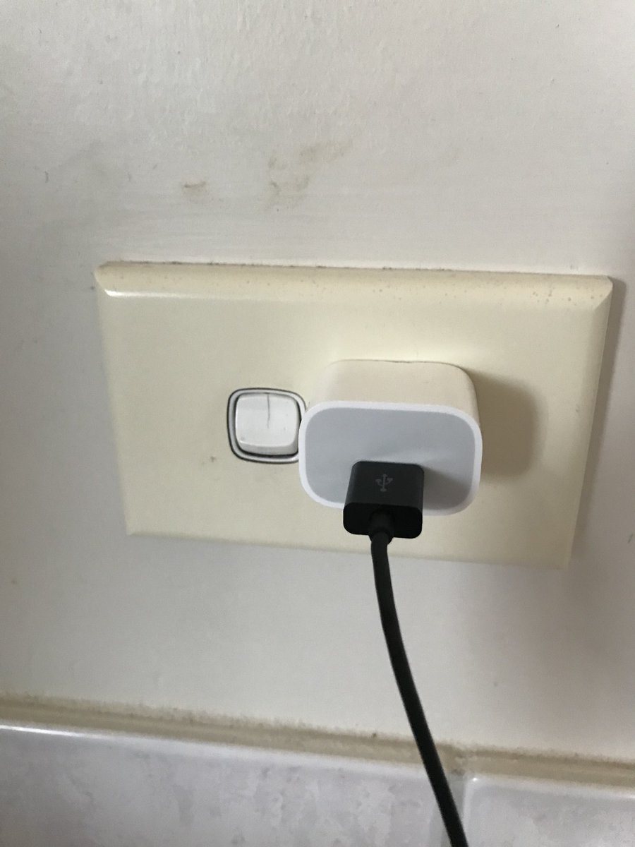 HeyitsCaraxox's tweet photo. Anyone ever plugged your charger in and then and hour later realise you never turned it on bc same https://t.co/2HIIN5lrVD