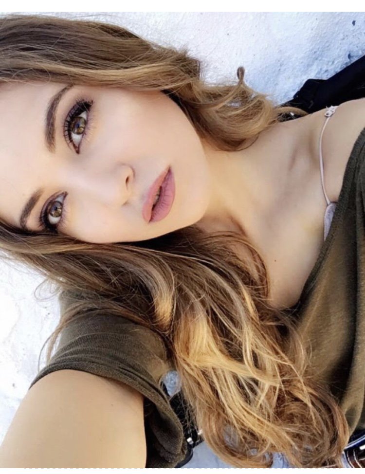 AnaMena_BVA's tweet photo. Muuuchiiiisiiimmmasss feliiiciidaddeees @AnaMenaMusic quiero que disfrutes mucho de este día y recuerda nunca dejes de sonreír ❤️ https://t.co/IDnijQtu8D
