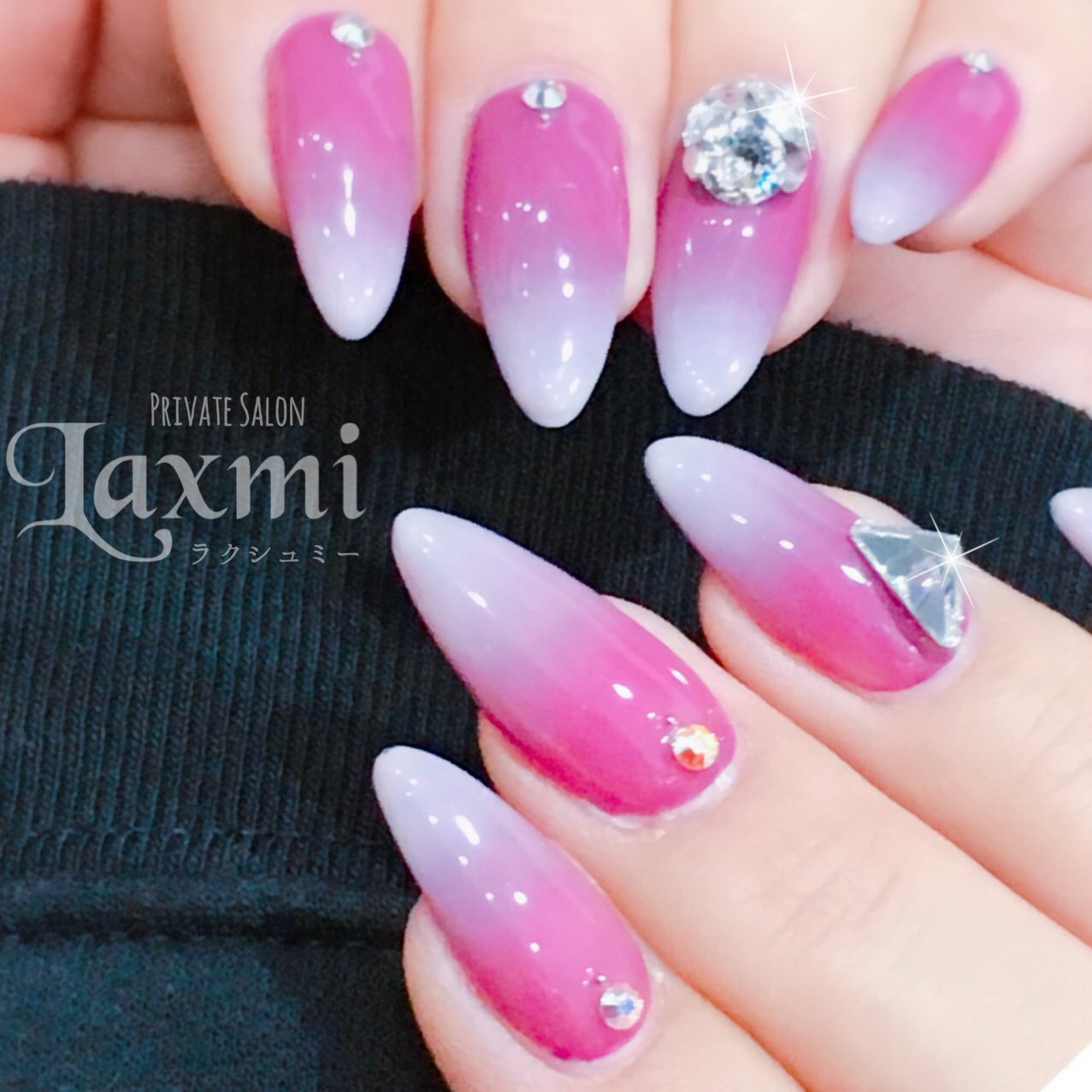 Privatesalon ラクシュミー 春先取り 桜グラデーション ネイル ジェルネイル グラデーション ホワイトグラデーション ピンク Vカット クリスタル ネイルブック Privatesalon L 東京都 自宅サロン 出張可 T Co Cwq3umrv8n