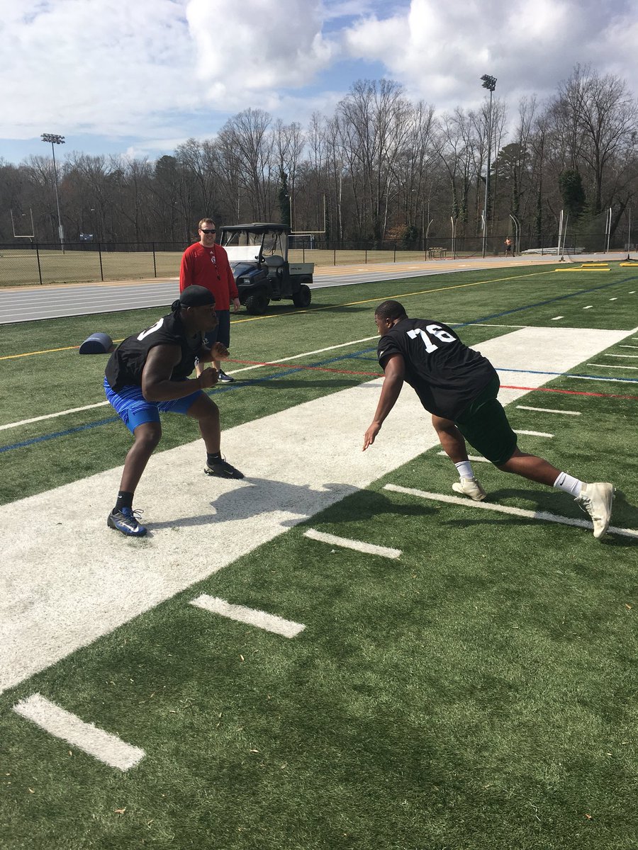 CoachHood82's tweet photo. Great day of competition w/ these young men @Senior_Showcase! Big thank you to @SHSVikingsfb for hosting us and all their help! 

Thank you to the college coaches in attendance!

We hope all these young men are able to #FindTheirFuture! https://t.co/mDCHYf76LR