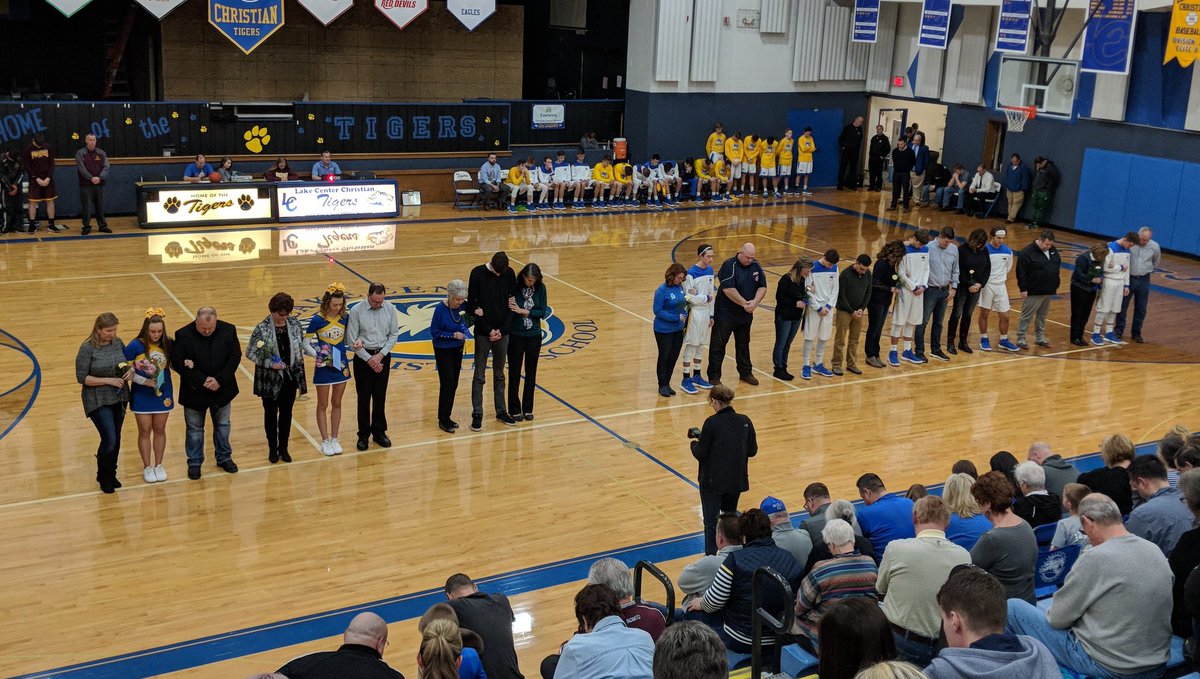 lccsTIGERS's tweet photo. 🏀V Boys Basketball🏀 (12-10, 7-5): LC 72, Southeast 44
Leading Scorer, Ickes (18) https://t.co/6v599p6zAY
