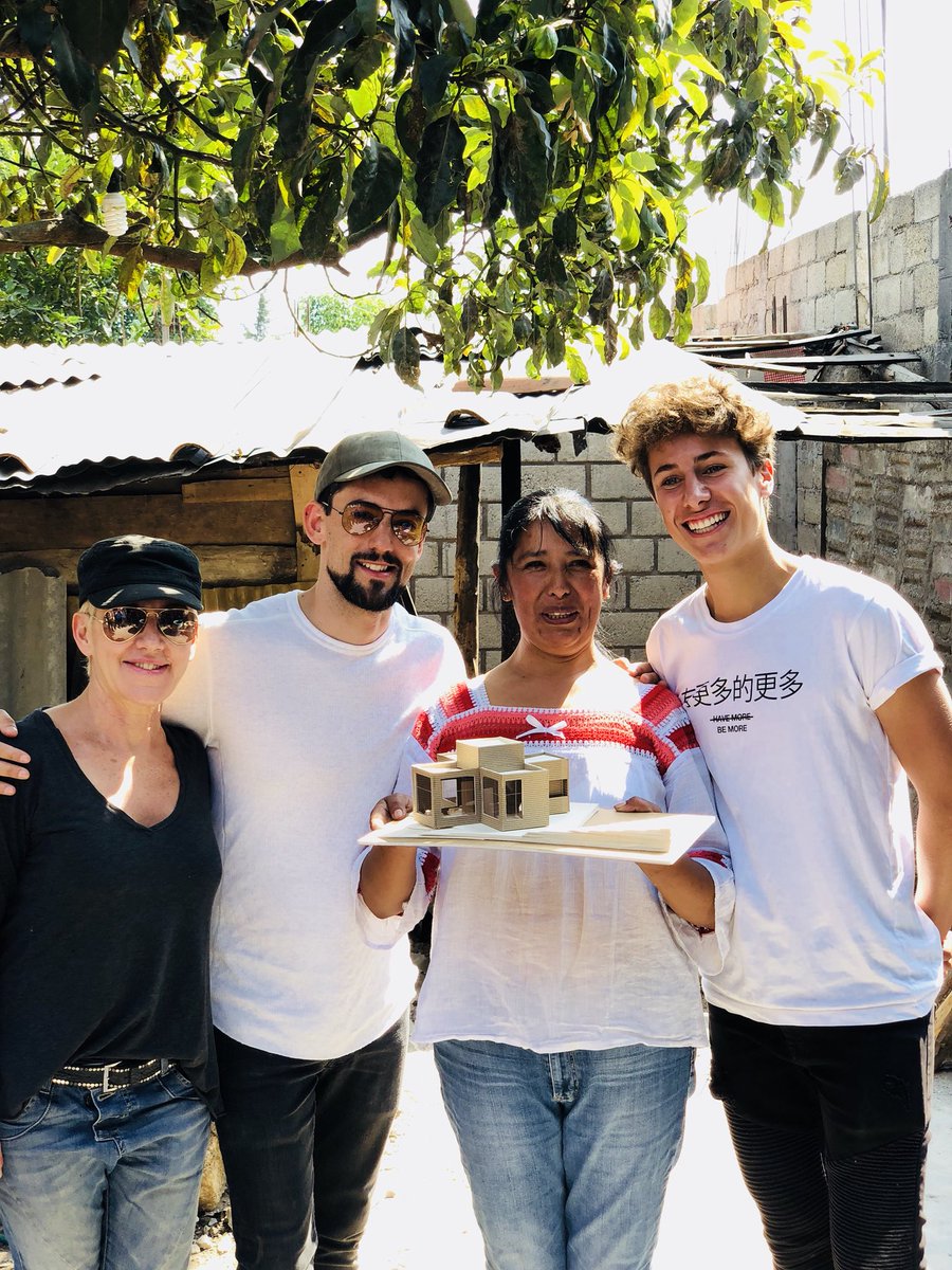 Hoy fue un gran día en la comunidad de Ocuilan 🇲🇽

Nos visitaron @LuisGerardoM y @Ana_Torroja de #LoveArmy ❤️

Inició la construcción de nuevas casas y se le dió seguimiento a las que ya están en proceso 👊🏻

Seguimos presentando nuevos diseños para construir 💪🏻