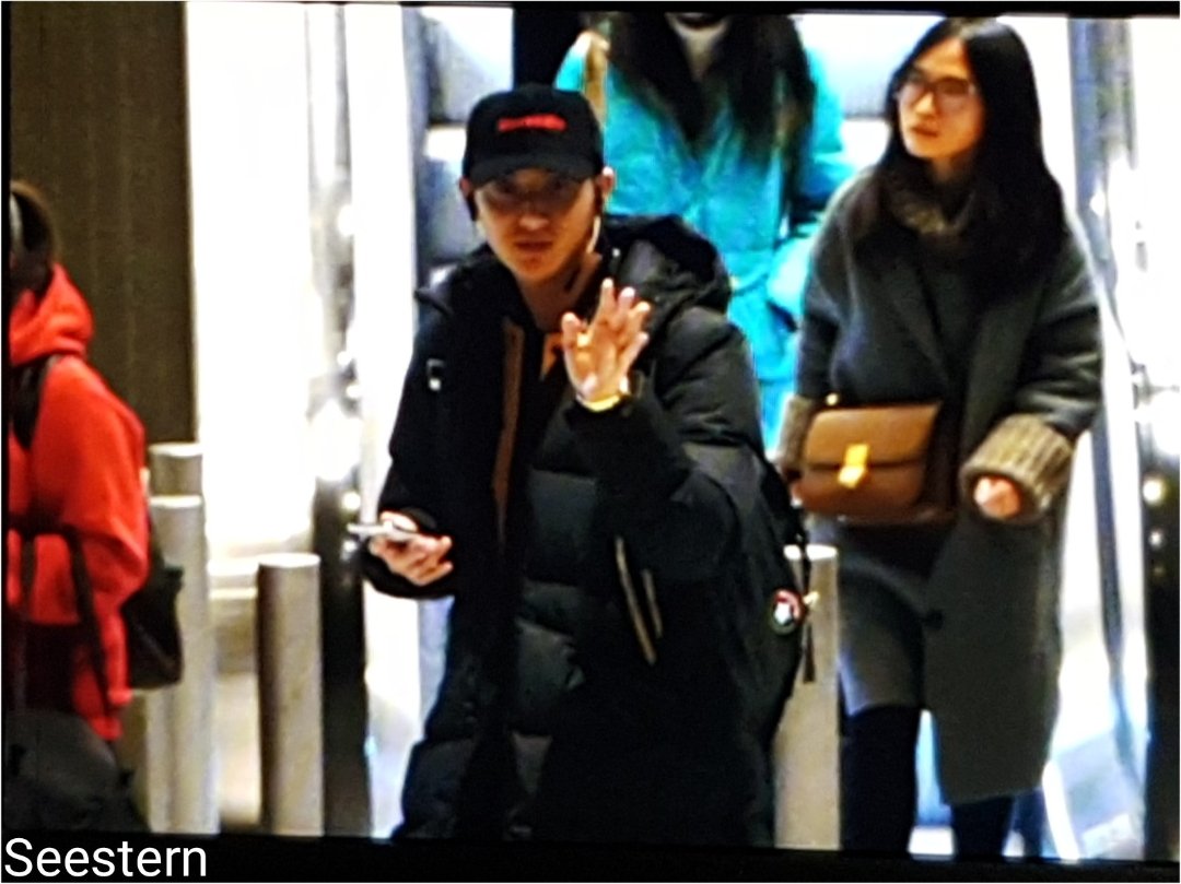 SeesternZTao's tweet photo. Sorry, Really bad pics. just to dark 😔 Baby tao looked really tired😭
 Zitao @ Paris CDG Airport Arrival 180225 preview #zitao https://t.co/eQ3sLYWXmW