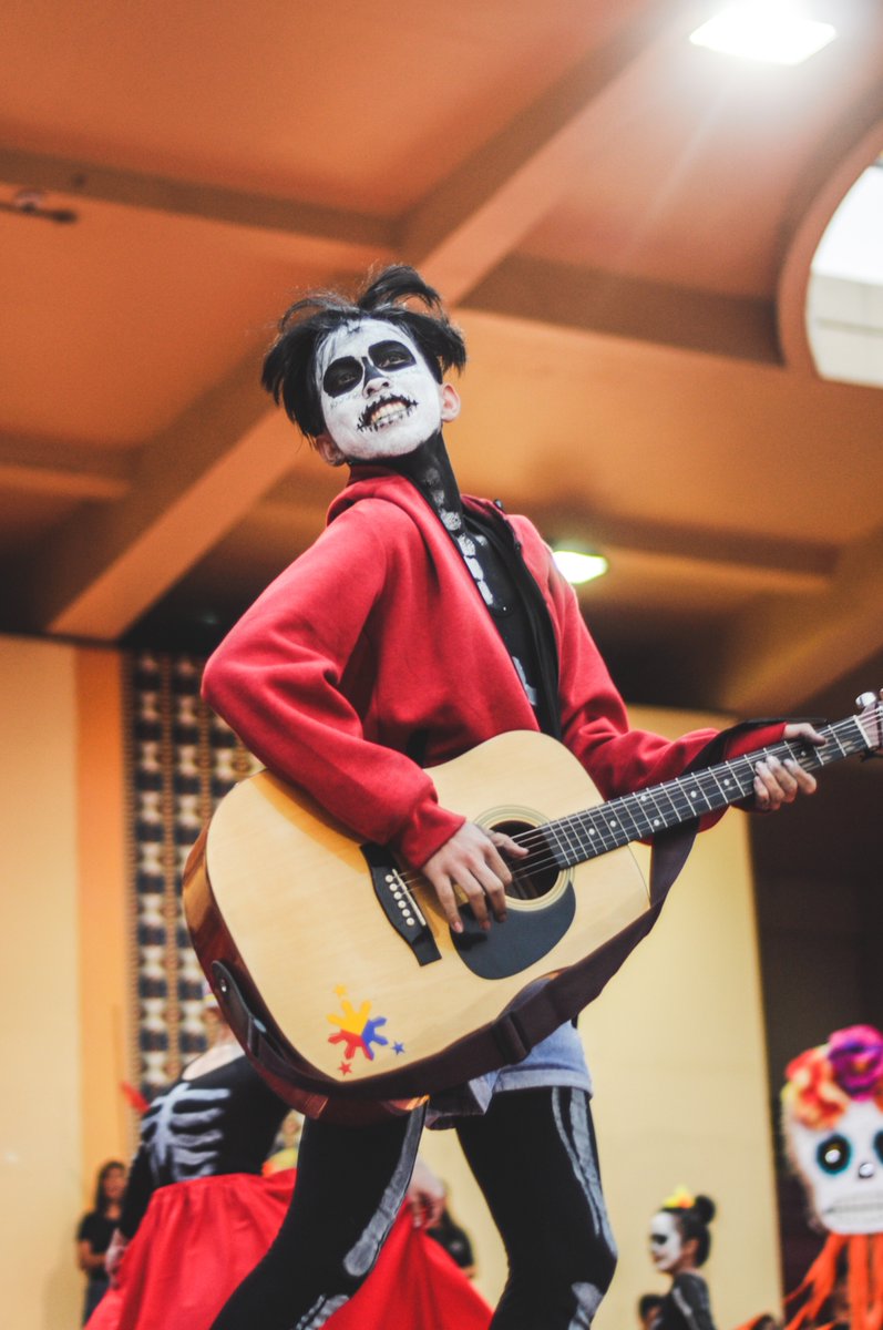 kylenoguera15's tweet photo. I'm dead as dead can ever be~✨
T'was fun playing as Miguel for a moment, (NOT "COCO" ah, "MIGUEL".) especially with @ismegav (sorry cant sing HAHA)
welp - that's a wrap, #USTSHSWeek2018
#DiversifySeniorHigh #GoLocoOverHACoco https://t.co/RZzURoXN4o
