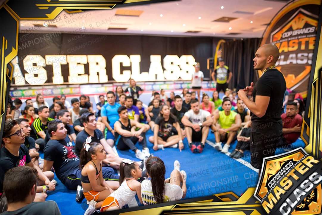MarvinCabra's tweet photo. Excelente día en #MasterClass18 ... Workshop de coreografía y niveles 4 al 6. Todo el mismo día. Cansadisimo pero feliz. 😎😊 https://t.co/lSgQMl7t00