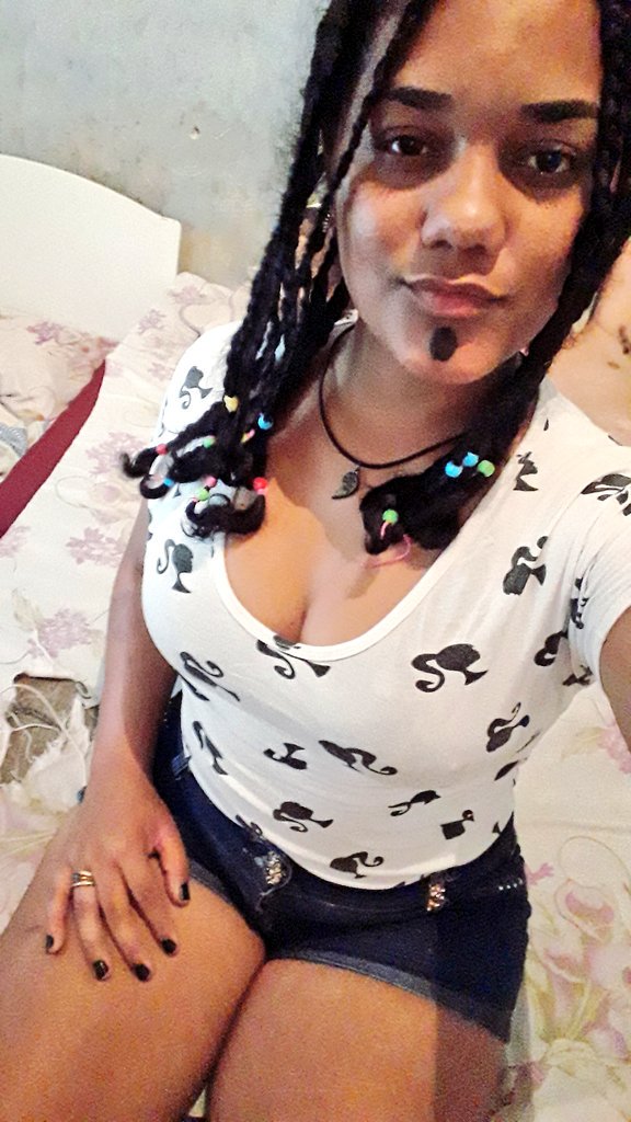 euMaiury's tweet photo. Buenas 😊😘😘
#SabadoDetremuraSDV
#morgada https://t.co/kDw3ECllXK