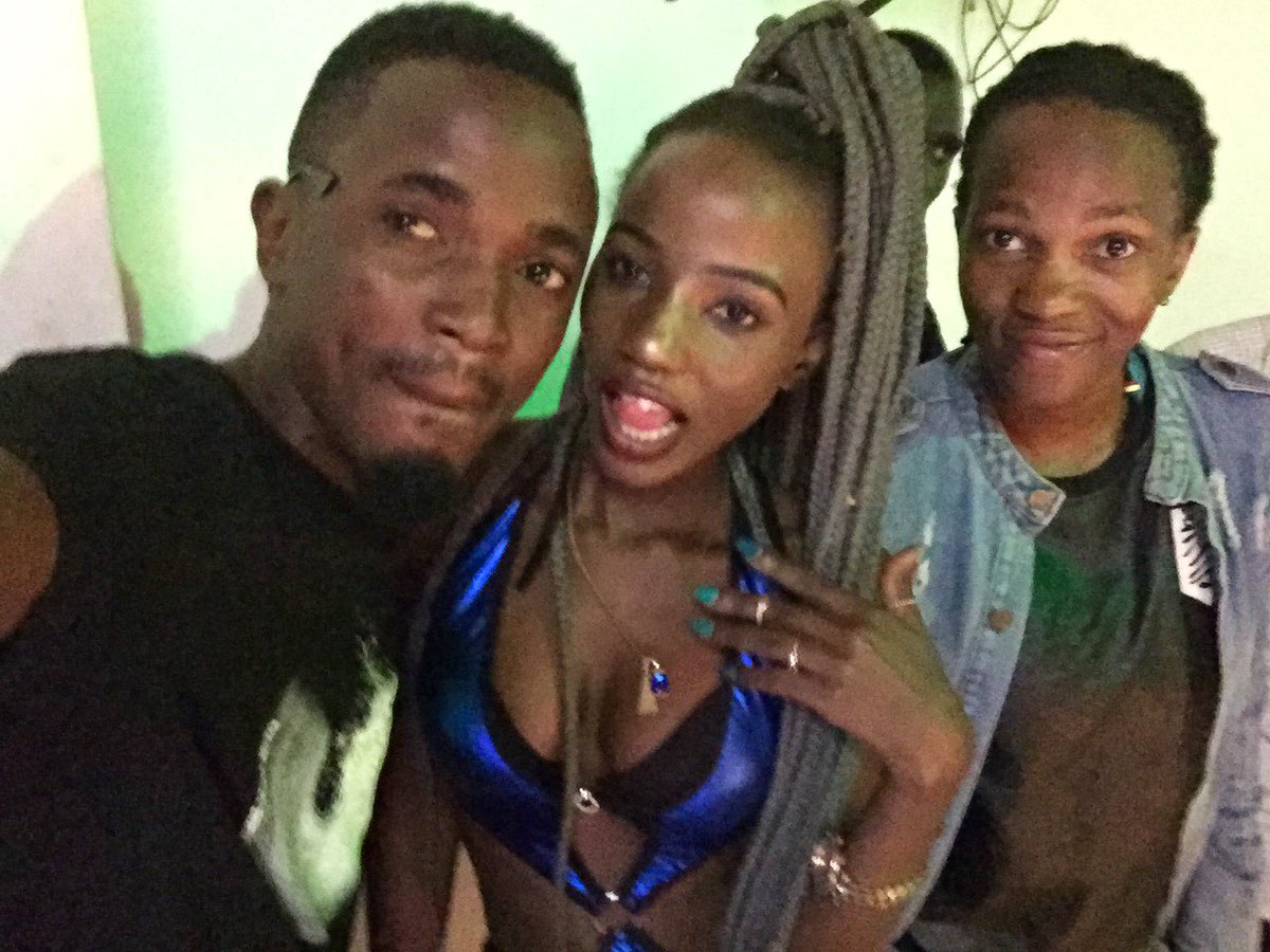 SELECKTAENTITY's tweet photo. Hitting Up The Party Wth ๐บ๐ฌ @RhodaKShelbie @RhodaK #Banyigawa #EntityMusik #RhodaK #OneLineGardenz&Lounge #BucketSaturdayz #๐บ๐ฌ256Musik @MsetoEA @EntityMusik @HowweEnt @hipipo @ugamusic_biz @africellUG @Vogueuganda https://t.co/EG1orQusY0