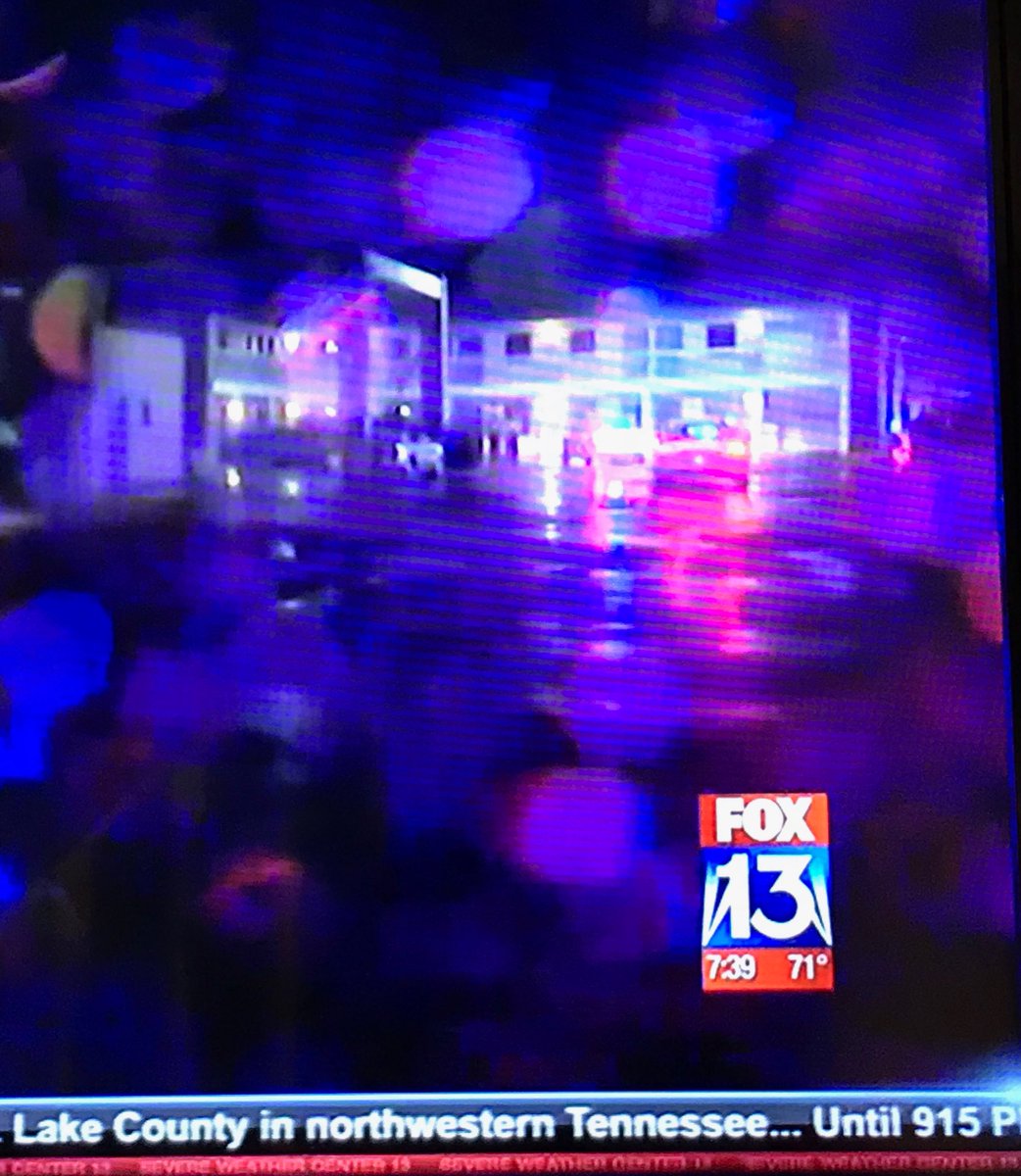 Mearlonfox13's tweet image. We are LIVE moments after apparent #TornadicActivity in Oceola AR @TonyAtkinsFOX13 held part of Hotel lobby in his hand. @joeysulipeck