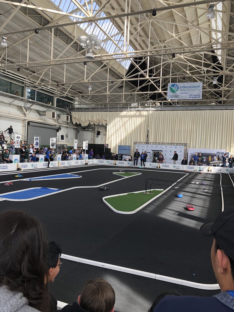 Maxawsome14's tweet photo. Crazy day on the track with the Heritage hydrogen RC Team! #HydrogenRC #rc https://t.co/uyXmZIyp1V