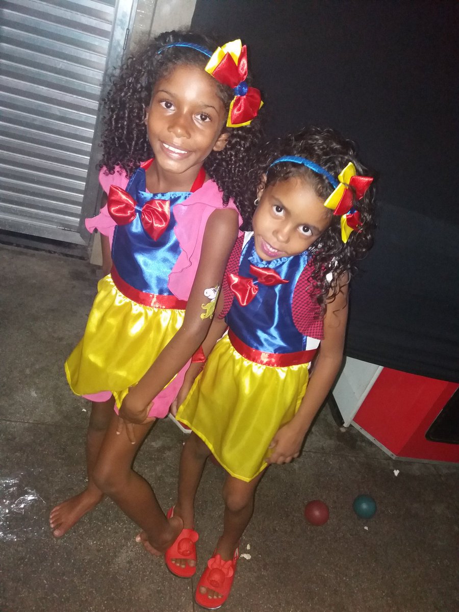 macielvivi29's tweet photo. Minhas Brancas de neve Afilhadas lindas 
#Mayza #Layzalana https://t.co/XoxhF7W3oE