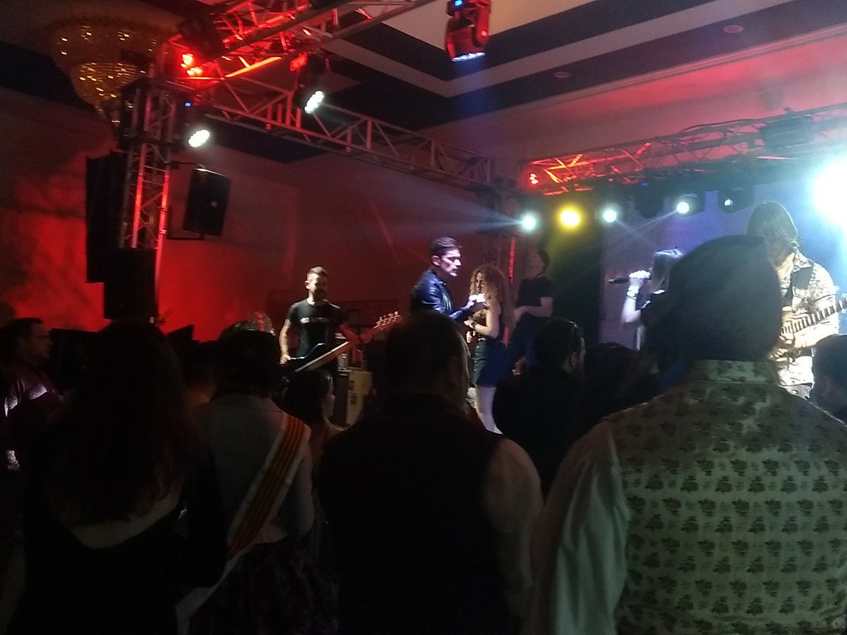 Gaudint de la orquestra PATO DANIEL, quin final per a nostra presentació!!! #quenivelmaribel #aixohopagalafalla