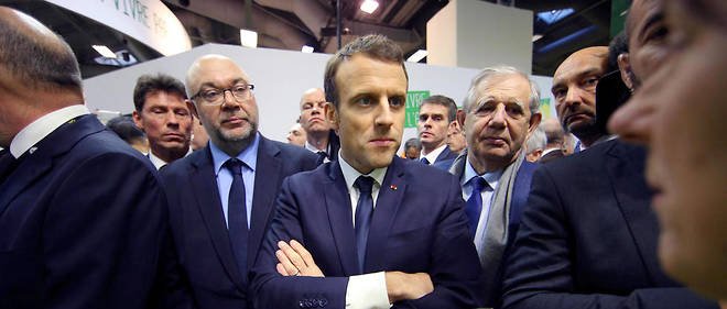 LeChienDechaine's tweet photo. #Macron a confié, à sa sortie du #SalonDelAgriculture , qu'il garderait de sa visite "un souvenir #formidable".
De leur coté beaucoup d'#agriculteurs (et de #téléspectateurs) l'ont trouvé #FortMinable, ridicule, impulsif, autoristariste, immature...
Sauf #BFM, comme d'habitude! https://t.co/9DuG5p2aiN