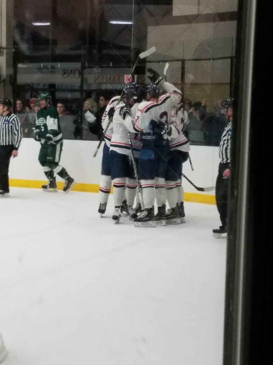 GenevaNYrec's tweet image. Off to the title game! @HobartHockey #opennet #playoffs #GoStatesmen @HWSAthletics