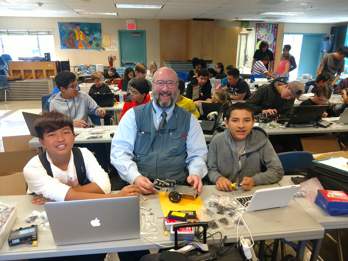 CalMathSci's tweet photo. Awesome first day of the SD Regional Botball Workshop! That's not the sun in the background... It's our Aura! #botball #botguy #kipr #mathscied  #stemforall #CS4all https://t.co/uNHFPn5bMM