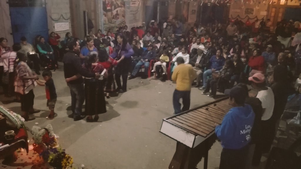 PrensaComunitar's tweet photo. Chaculá, Huehuetenango: con sones y Marimba la comunidad acompaña el homenaje a Juana García Hernández, detenida por ejército en 1982, finalmente se reunió con su familia. #Nenton #Huehuetenango fotos Nelton Rivera. https://t.co/tdXHVOOkia