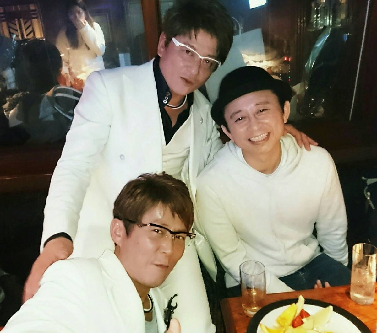 梅津 直人 あいかわい翔 Twitter પર そいやー最近 大切な方の Birthdayでの3ショット もっと 頑張れ と 肩を優しくトントンされ 鼻の下ではなく思わず 顔が伸びてしまいました ソイヤーっ 哀川翔 有吉弘行 哀川翔そっくり ものまね