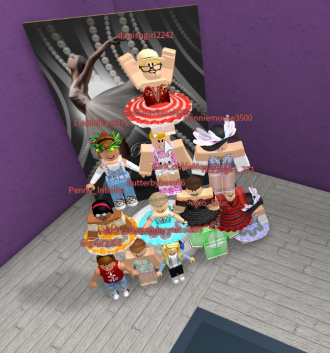 bonnablox's tweet photo. Screencaps from the #PrixdeBallet2018 ! One more session to go!! #Roblox #RBARBLX #FocusFam @MimiDevRblx @SophiqueeRBX https://t.co/rFrk0M8N4j