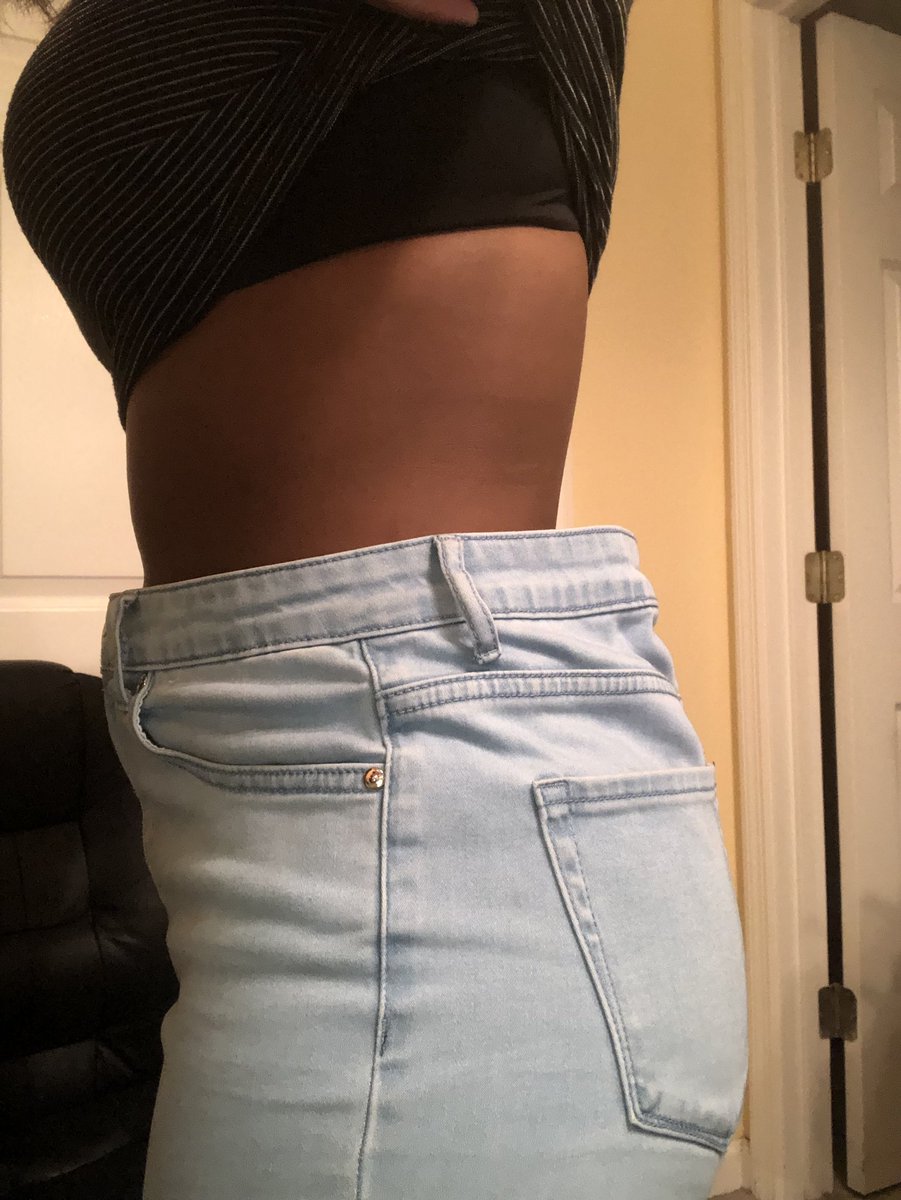 _Tiajaa's tweet photo. From sz 9 to sz 7, lil mama is slimming down😜.i used to have zero room in these jeans. Wait til summer bitches😌. Last pic is really just because i like my ass. #ItsASlowProcess https://t.co/f0t0eZEygt