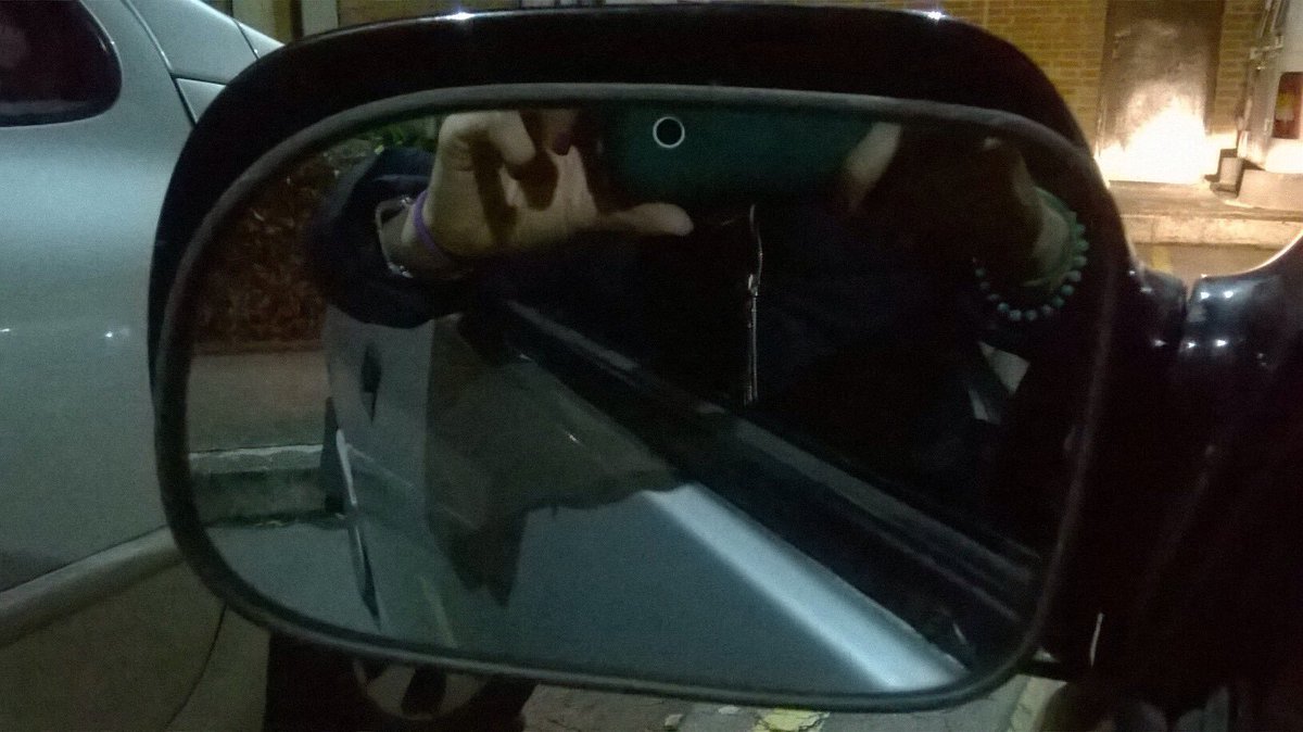 relosp's tweet photo. @TransitoPolicia @TransitoBta denunció a policía mujer Placa 158180 por dañar espejo de mi carro con el cacho de su arma. Me detiene por honesto error al salir del parqueadero ya que SIN señalización alguna entro al carril transmilenio en @BOG_ELDORADO. https://t.co/bPKuDMAgMB
