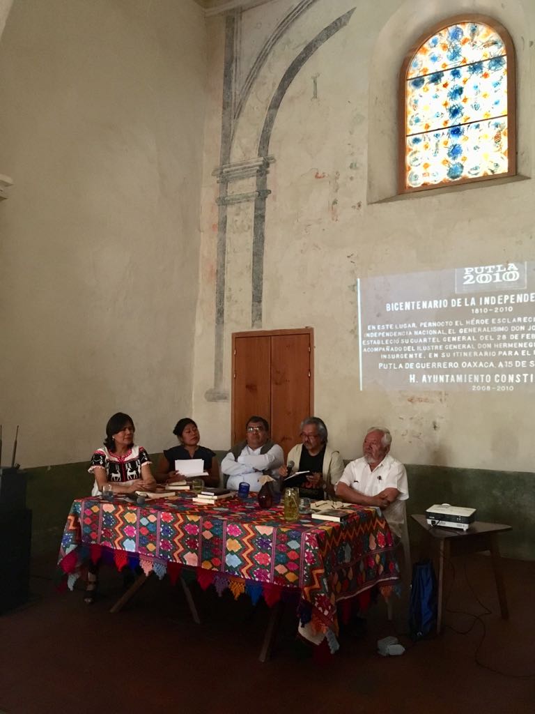 INALIMEXICO's tweet photo. #MéxicoMultilingüe. En el marco de la conmemoración de #DILM2018, asistimos a la presentación del libro El Fuego y las Cenizas de Francisco López Bárcenas, en el exconvento Centro Cultural San Pablo en Oaxaca, Oax. #lenguasmaternas. https://t.co/eXmCI3Nvbg