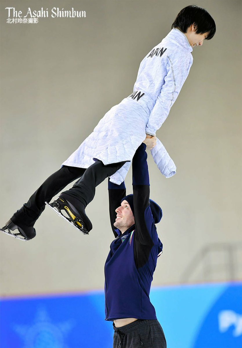 練習の時のお遊びかと思いきや 羽生選手を伊 ホタレック選手がエキシビションのフィナーレで高々とリフト Togetter 練習の時のお遊びかと思いきや 羽生選手を伊 ホタレック選手がエキシビションのフィナーレで高々とリフト Togetter