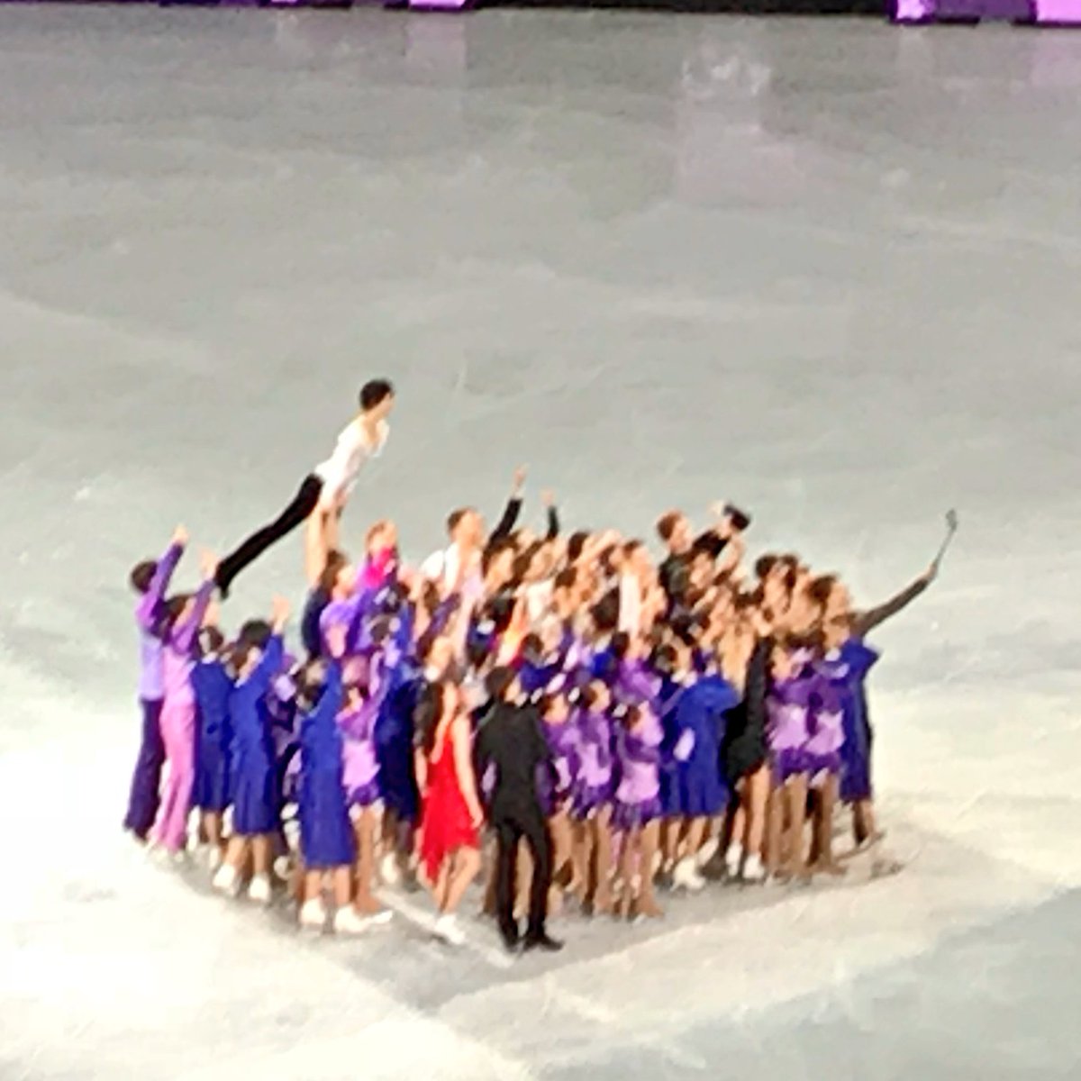 練習の時のお遊びかと思いきや 羽生選手を伊 ホタレック選手がエキシビションのフィナーレで高々とリフト Togetter 練習の時のお遊びかと思いきや 羽生選手を伊 ホタレック選手がエキシビションのフィナーレで高々とリフト Togetter