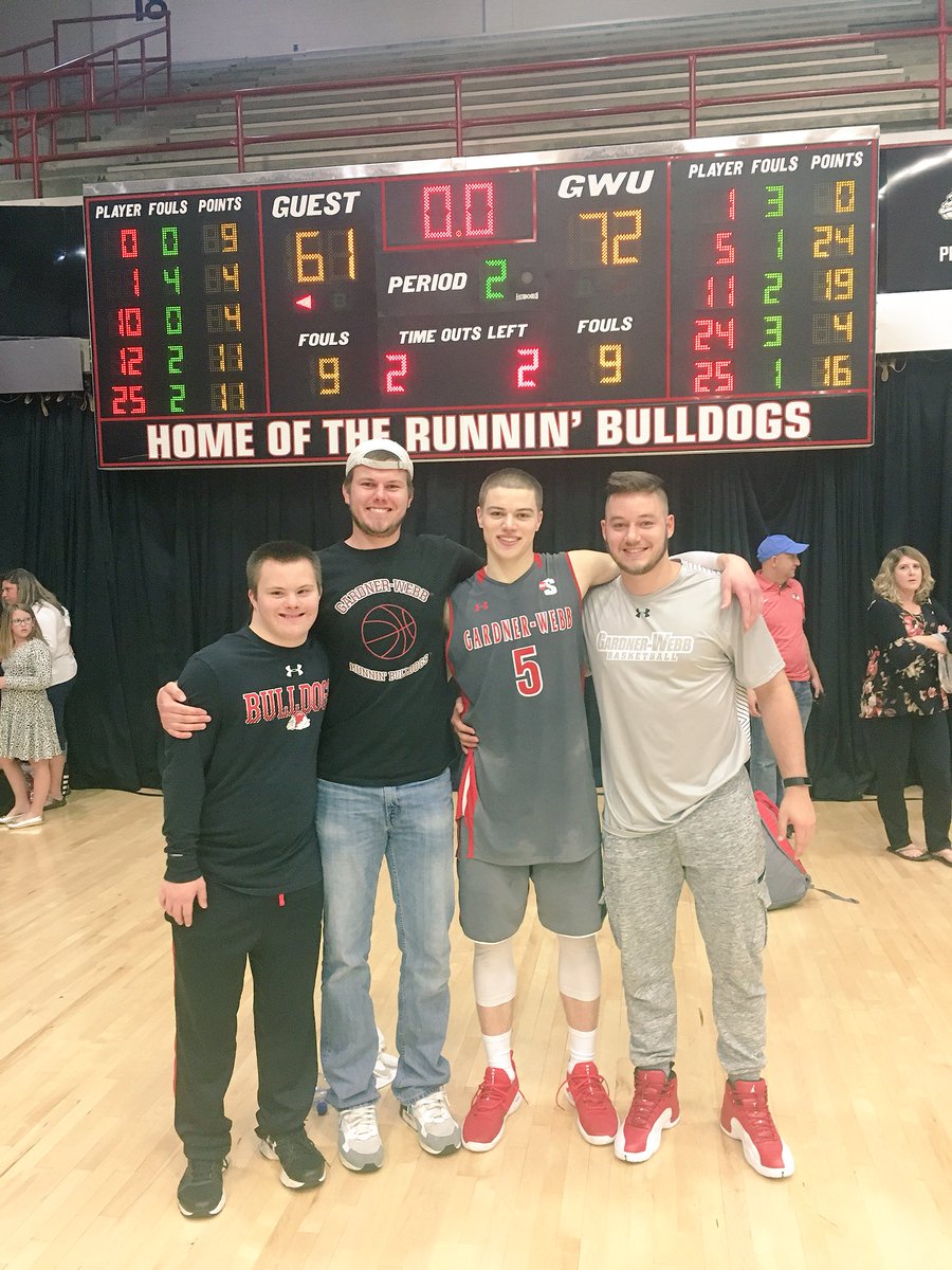 liam_oreilly_3's tweet photo. Last home game here at The Webb was very bittersweet for me! I can’t thank everyone enough for supporting me along this journey! Big S/O to my brothers they are the reason I’m here today both on and off the court  #FOE https://t.co/cHKs11LGTE