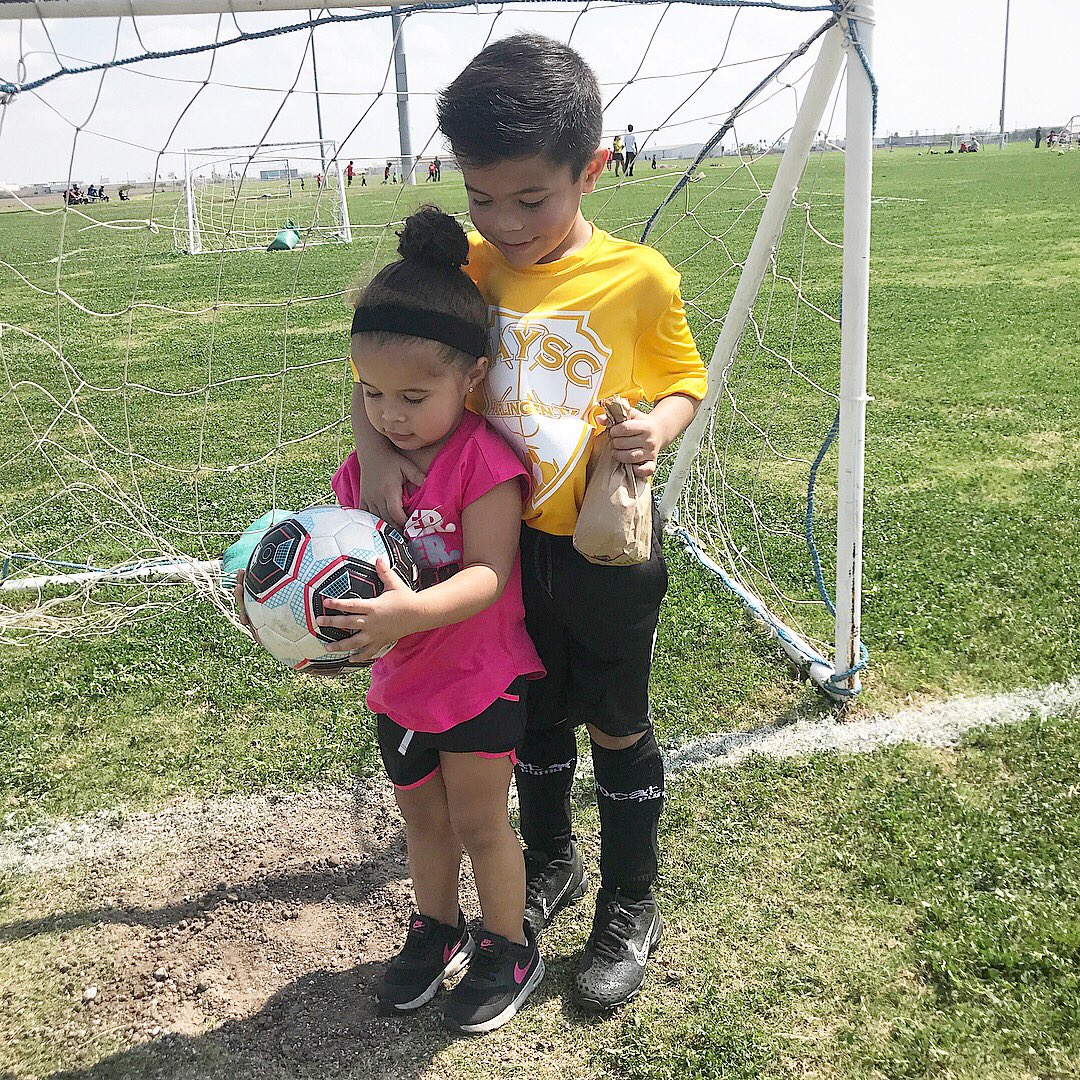 _jmart15_'s tweet photo. Jayden’s first soccer game of the season😊💚⚽️ #JaydenRyan #RaelynnRylee #BrotherSisterLove #LifeOfASingleMom #ToddlerAthlete #Soccer #SoccerMom #ProudMom #SportsMom #PreciousMoments #MommasBabies #MyKiddos #Blessed #Family #Saturdays #ForeverHisNumberOneFan https://t.co/2FWhIK6K3q