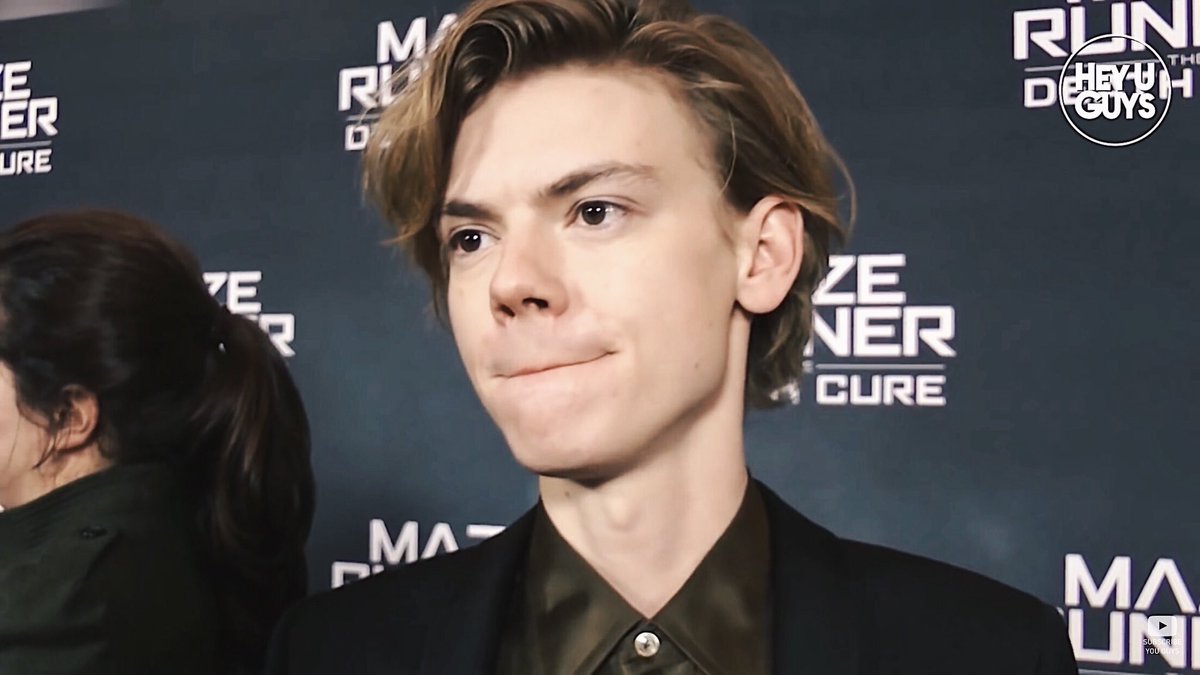 vodkackles_'s tweet photo. Thomas Sangster es arte con solo respirar https://t.co/hm5M1tOxoR