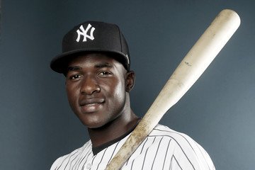 piodeportes's tweet photo. Yankees entusiasmados ante el potencial del Haitiano Estevan Florial #P0R

bateó .298 con 23 dobles, 13 hr y 57 remolcadas en 110 juegos por Clase A en 2017. El oriundo de Puerto Príncipe quiere reducir sus ponches luego de abanicarse 148 veces en 420 turnos al bate el año pasado https://t.co/52si8OTGeN