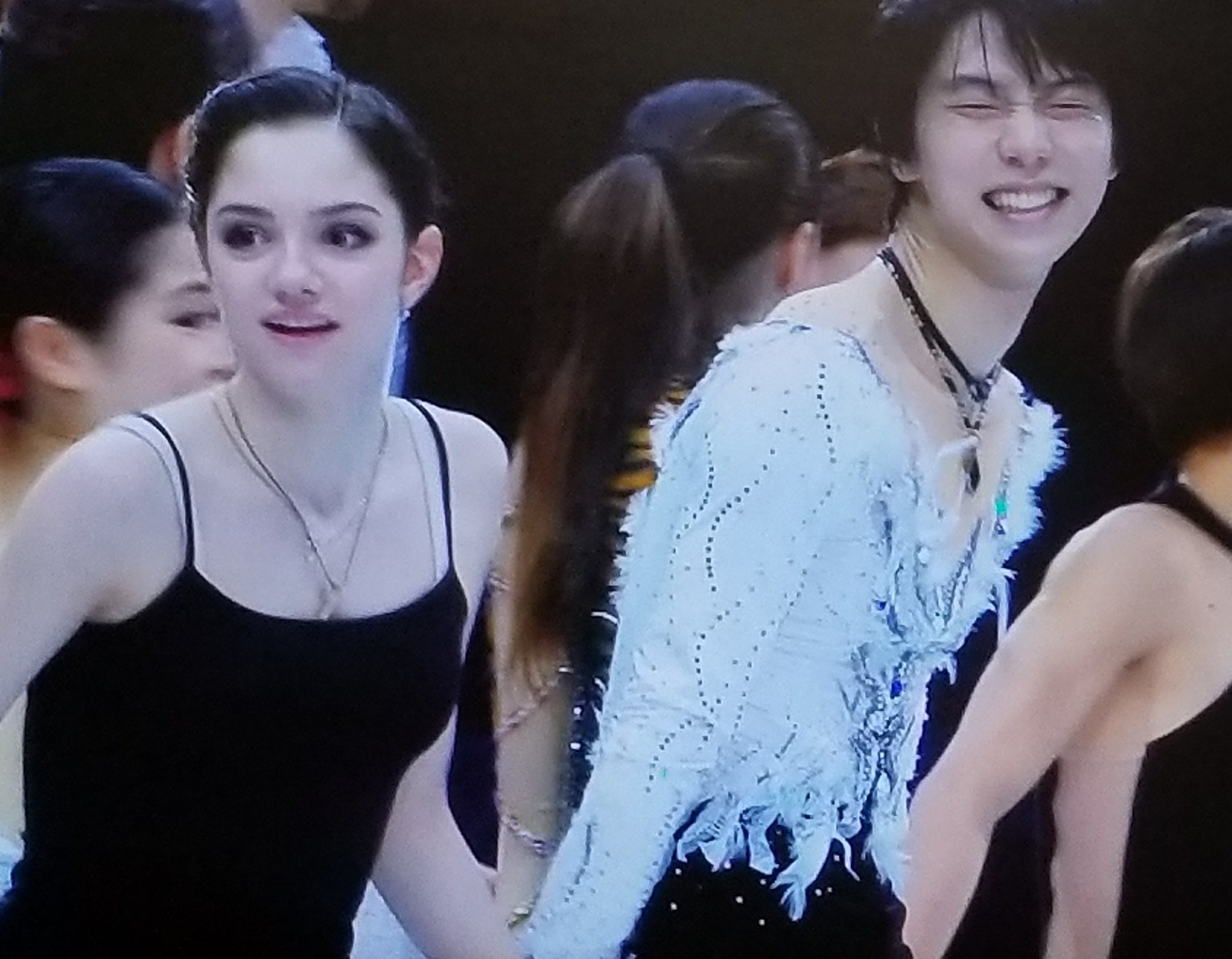 リンカ Sur Twitter メドベージェワちゃんと羽生結弦くんの 可愛いとこ撮れたのでおいとくね 宮原知子ちゃんとザギトワちゃんもいるよ T Co Enc3cjigb2 Twitter