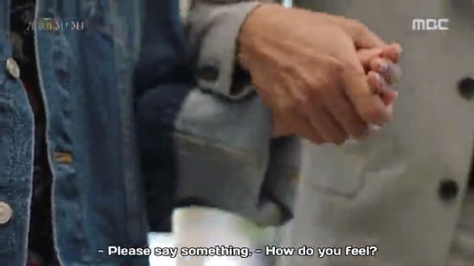NoonasOverForks's tweet photo. He grabbed her by the hand and not the wrist! This is a man among men. #20thCenturyManandWoman #KimJiSeok #HanYeSeul #kdrama https://t.co/9NvZTKQ3Db