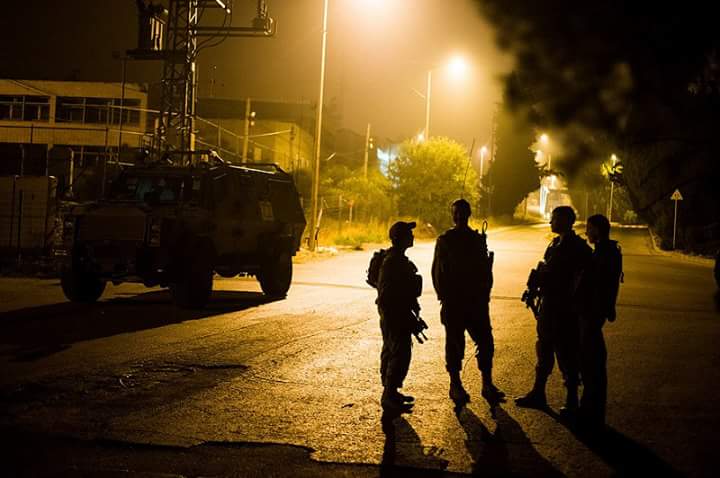#فريق_ثوار_فلسطين
#عاجل| مصادر محلية: قوات الاحتلال تقتحم مدينة قلقيلية، وتنتشر في حي كفر سابا

(صورة تعبيرية)