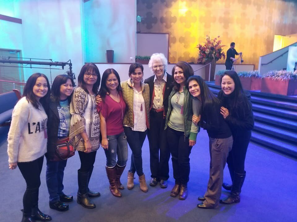 VictoriaMonetA's tweet photo. Looks like the ladies from my church enjoyed #HSF2018 (how cute are they 😍) @HeartStrongF @RebeccaACarrell @jillbriscoe https://t.co/6QPjhgdyMr