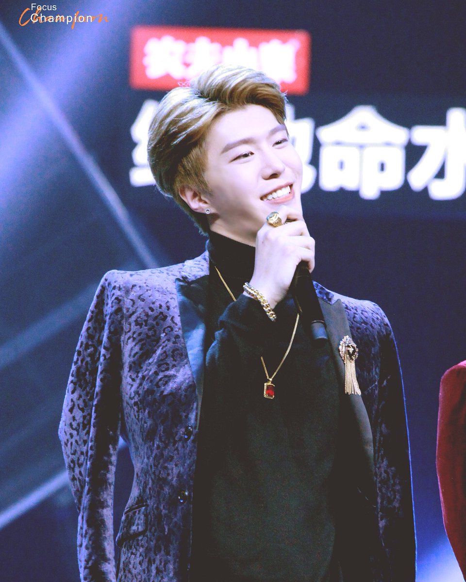 TangerineBear_'s tweet photo. 【HD】20180217 《VERY GOOD》 3P
。
HES SUCHA A QTPIEEE🙈😆😆
。
Photo Credits : Focus Champion
。
#Adam范丞丞 #Adam #范丞丞 #fanchengcheng #ChengChengFan #phạmthừathừa #乐华娱乐 #IdolProducer https://t.co/Jl8zyAKC0M