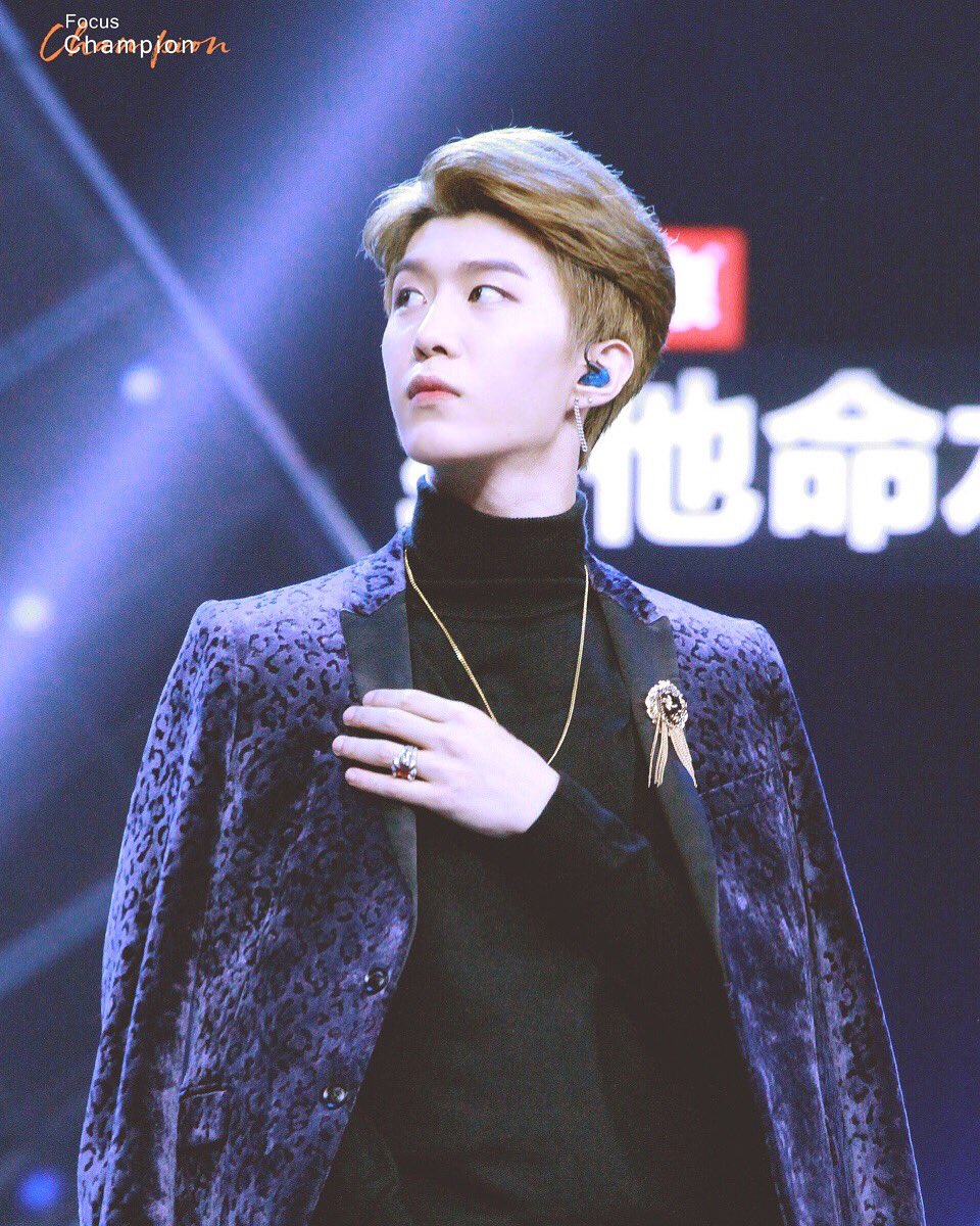 TangerineBear_'s tweet photo. 【HD】20180217 《VERY GOOD》 3P
。
HES SUCHA A QTPIEEE🙈😆😆
。
Photo Credits : Focus Champion
。
#Adam范丞丞 #Adam #范丞丞 #fanchengcheng #ChengChengFan #phạmthừathừa #乐华娱乐 #IdolProducer https://t.co/Jl8zyAKC0M