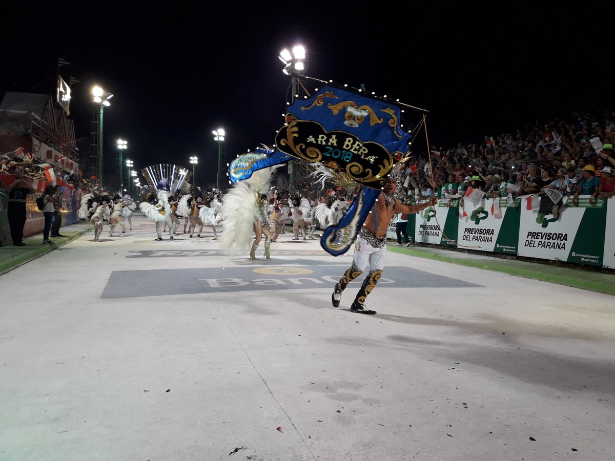 rsudamericana's tweet photo. #RadioSudamericana en la #ÚltimaNoche de los #Carnavales ahora en el #NoloAlias #ÁraBera ☇☇☇ 🎭🎭🎉🎉🎉 https://t.co/SHh7GpjwrD
