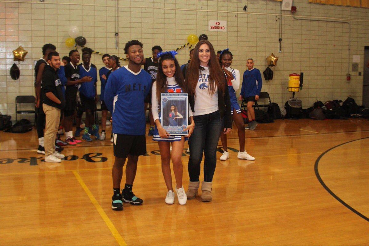 METSclassof2018's tweet photo. @METSMustangs Senior Night. Thank you for all of the beautiful pics @bergencharter https://t.co/O34ezQuhHV