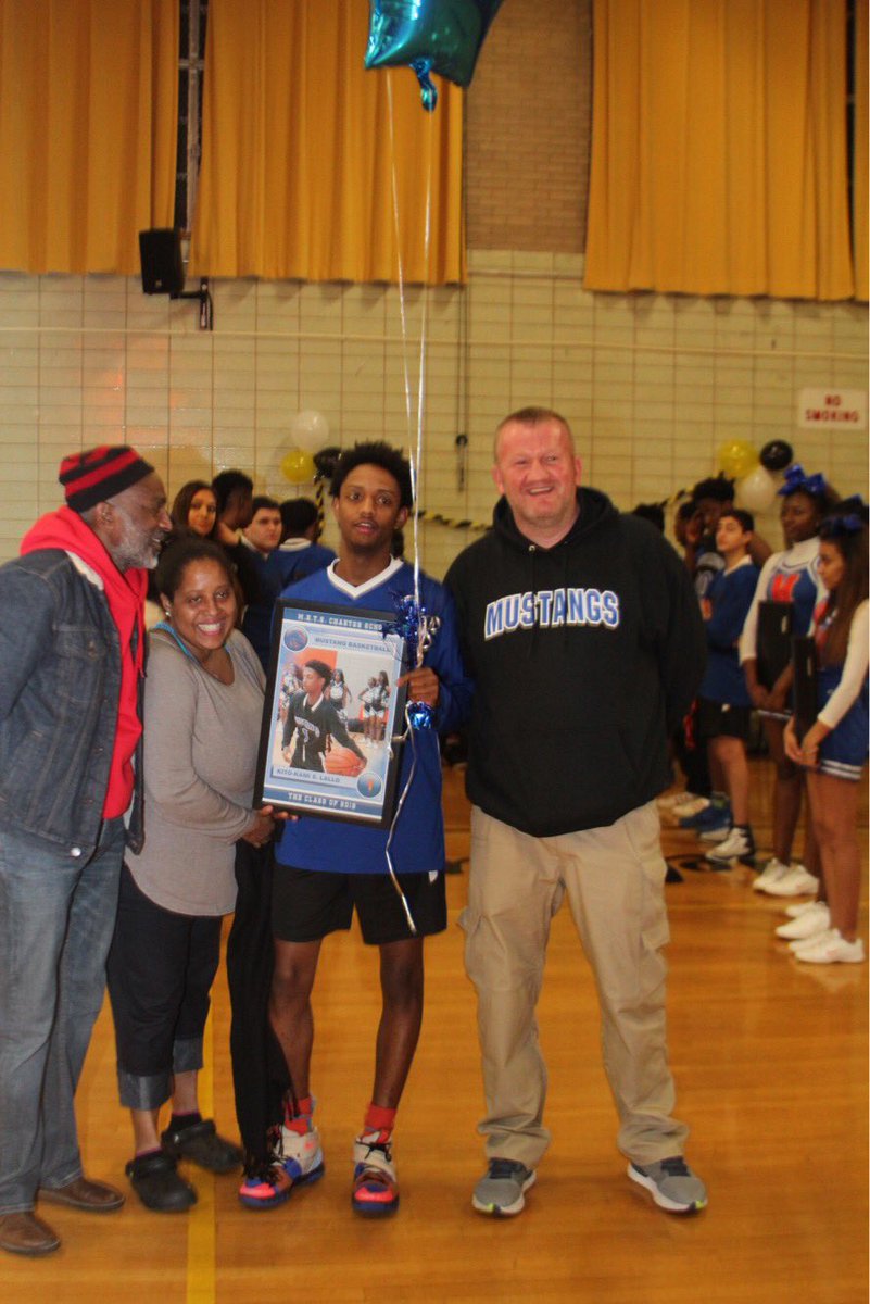METSclassof2018's tweet photo. @METSMustangs Senior Night @metsmustangsbb Thank you for all of the beautiful pics @bergencharter https://t.co/t4KTM895oi