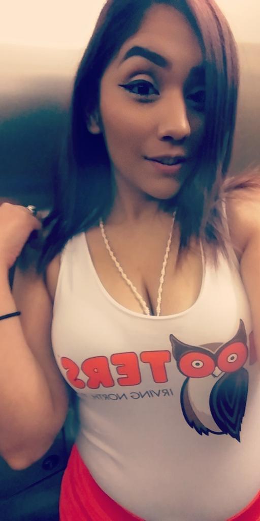 ArielleDestinyy's tweet photo. 😍😍😍😍 Irving North Tx #HootersTv #hooters https://t.co/rumyGUH9IM