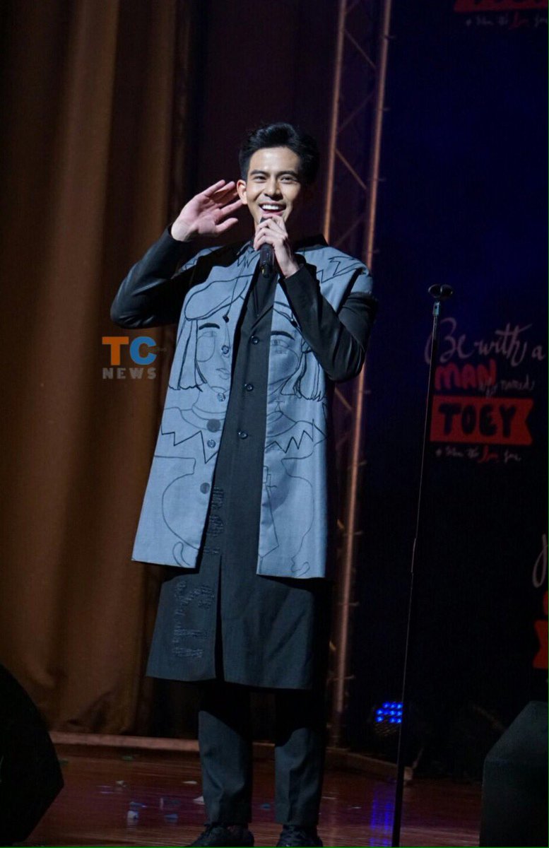 ToeyCheerNews's tweet photo. 🐢ไหนขอเสียงคนรักเต้ยหน่อยคร้าบ!!!!! @Toey_Pongsk #HBDToeyPong2018
#BewithAManwhoNamedTOEY #toey_pongsakorn #Birthday26thToeyPSK #TPK25FEB2018 #TCนิวส์ https://t.co/0gGMmDija1